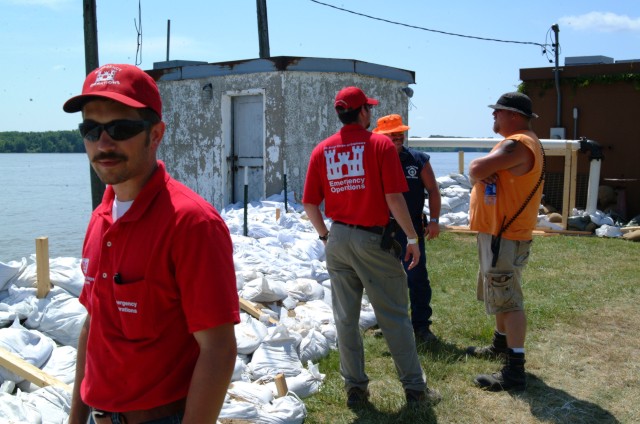 Flood-Threatened Towns Connect with Corps