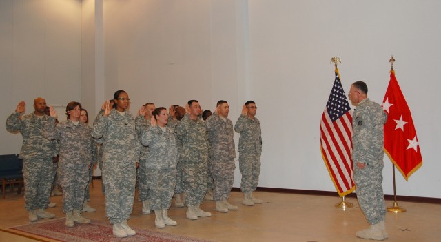 Redstone Arsenal citizen Soldier reenlists in Kuwait