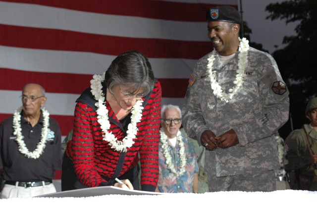 Army signs community covenant in Hawaii