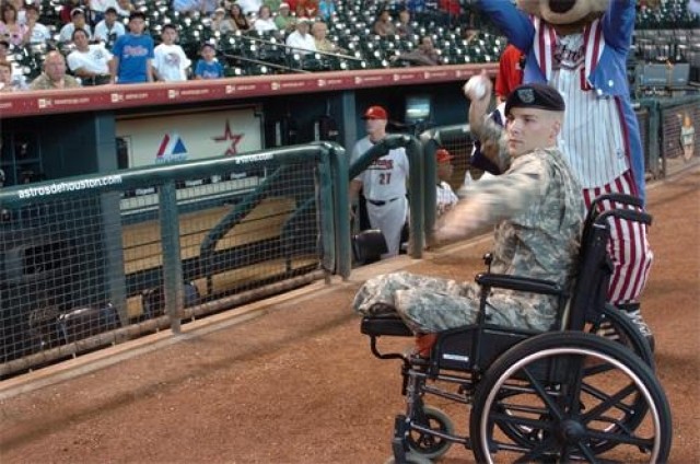 Wounded Soldier throws 1st Pitch at Astros game