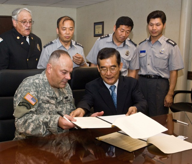 Yongsan, Seoul officials sign mutual aid agreement