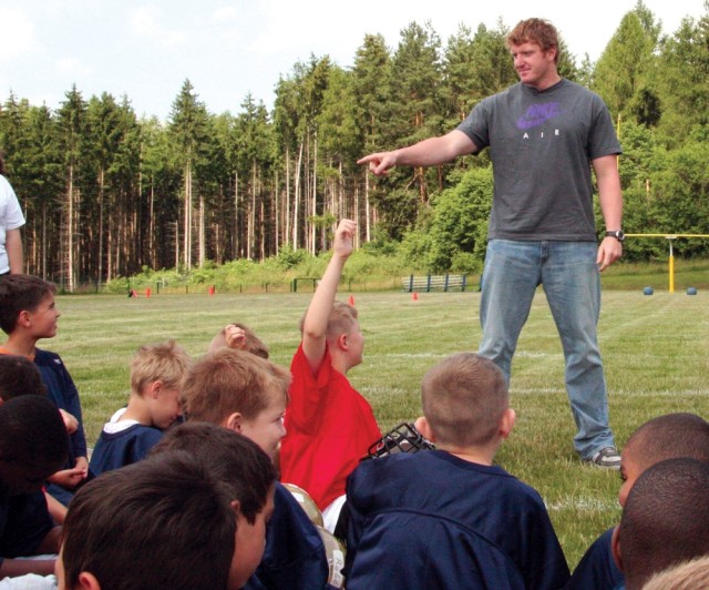 NFL player reroutes vacation for Hohenfels youth