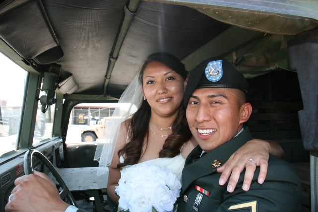 301st Military Intelligence Bn. makes wedding day memorable