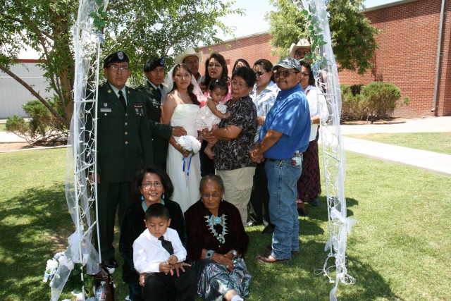 301st Military Intelligence Bn. makes wedding day memorable