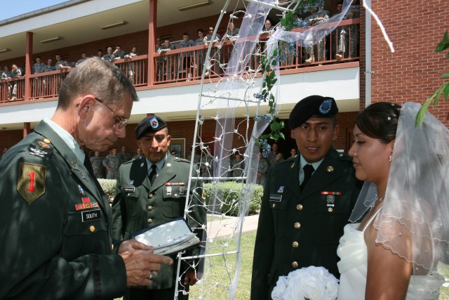 301st Military Intelligence Bn. makes wedding day memorable