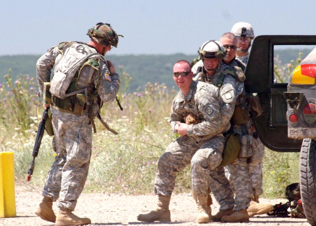 Romanian, U.S. Soldiers take part in realistic combined training at Joint Task Force-East facility