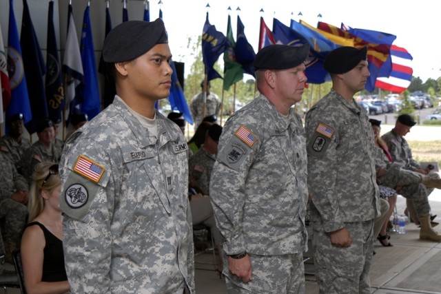 53rd Signal Battalion changes command