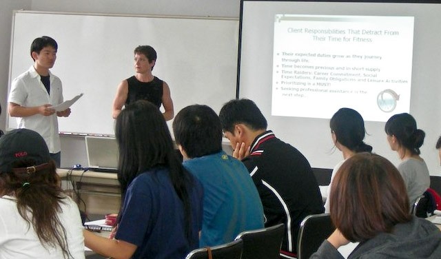 Bodybuilder teaches class to Korean students