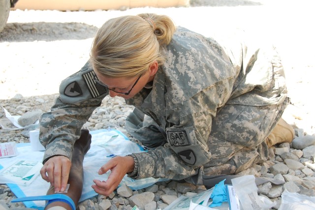 Army Materiel Command Soldiers, civilians learn combat medical skills