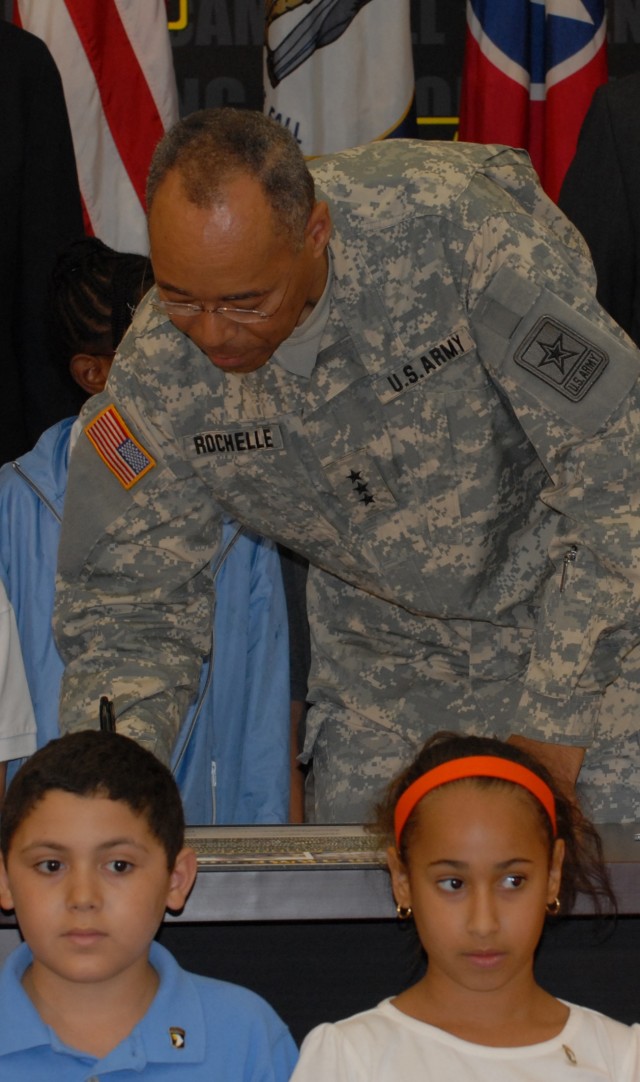 Lt Gen Rochelle at Fort Campbell Army Community Covenant ceremony
