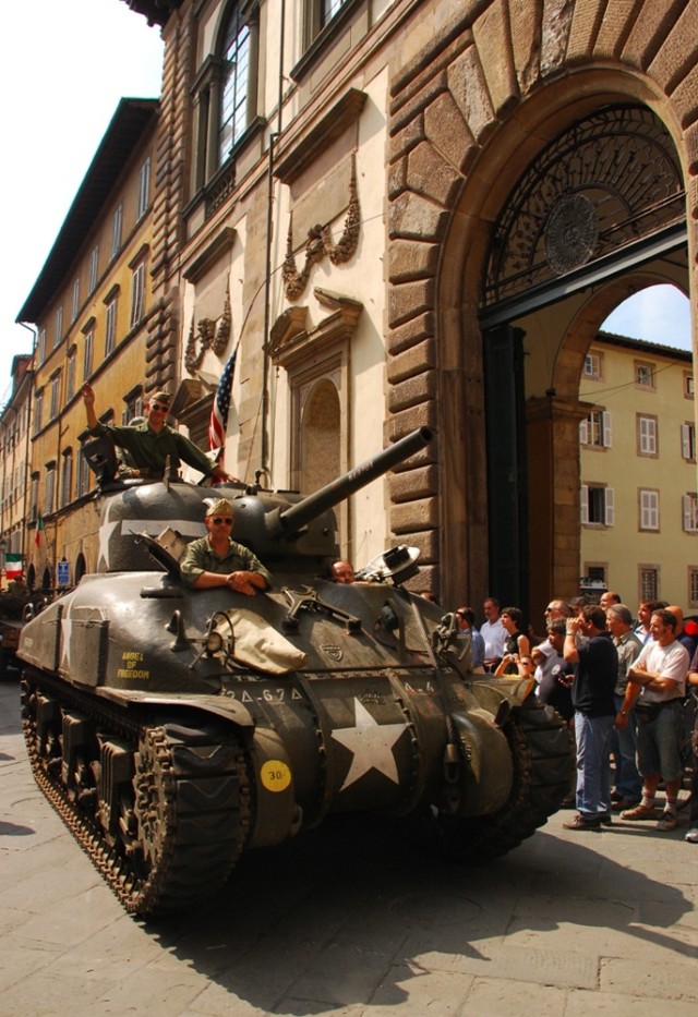 Livorno troops participate in Lucca liberation ceremonies