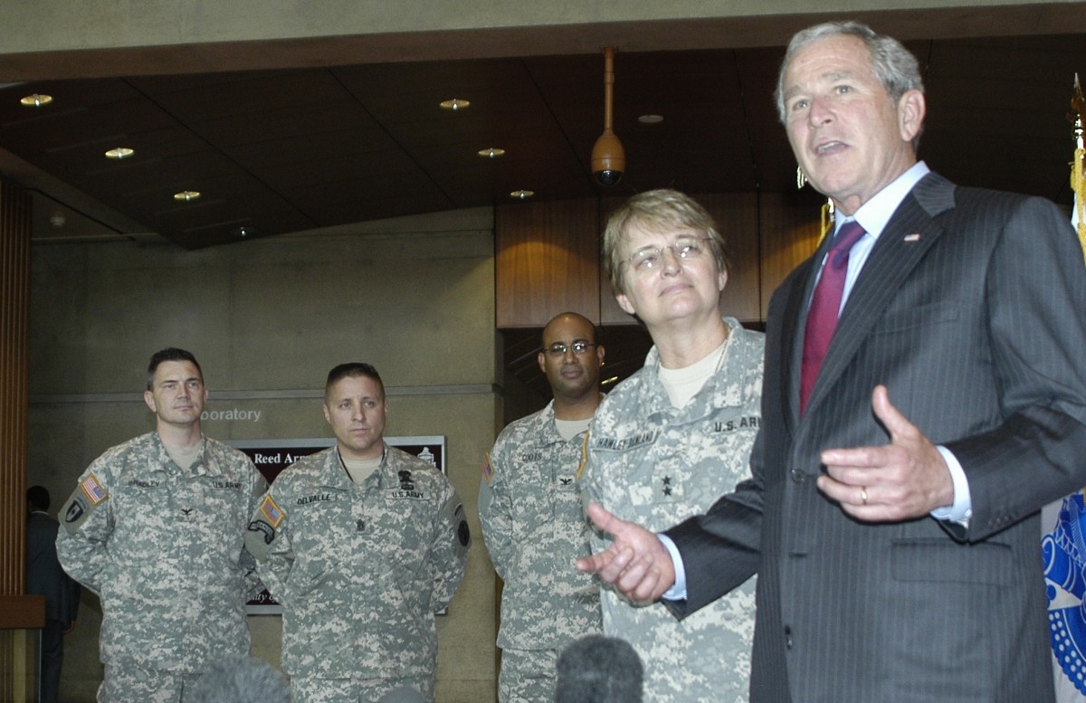 President George W. Bush, visiting wounded at Walter Reed | Article ...