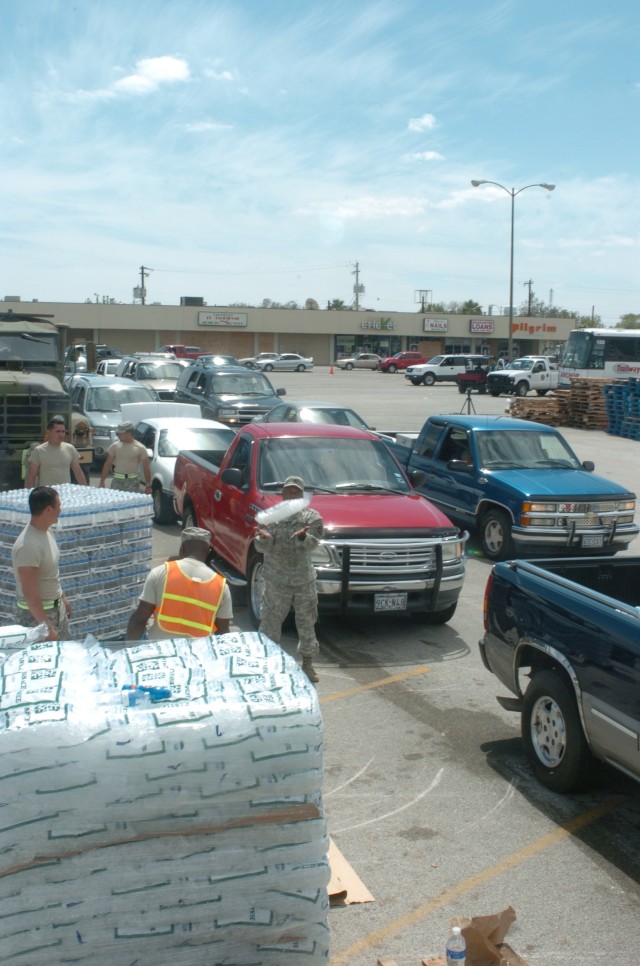 Texas National Guardsmen distribute basic necessities to Gulf Coast area