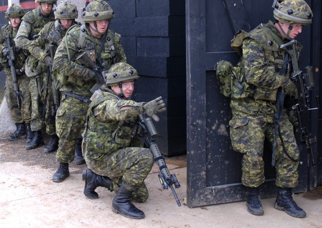 Canadians go live-fire at JMRC shoothouse