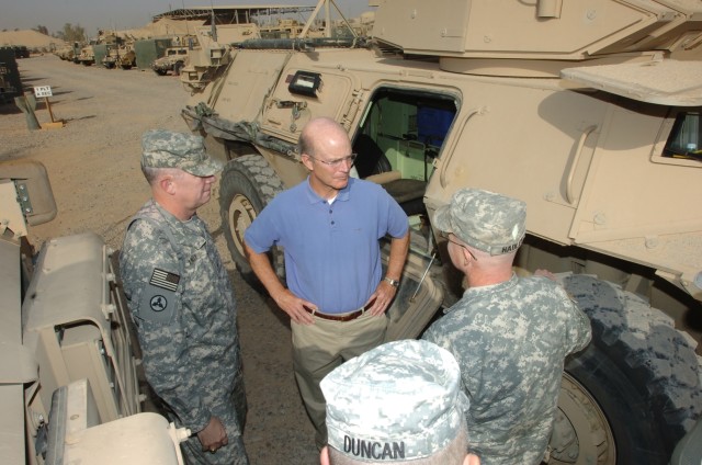 Secretary Geren receives brief on Guard equipment in Iraq