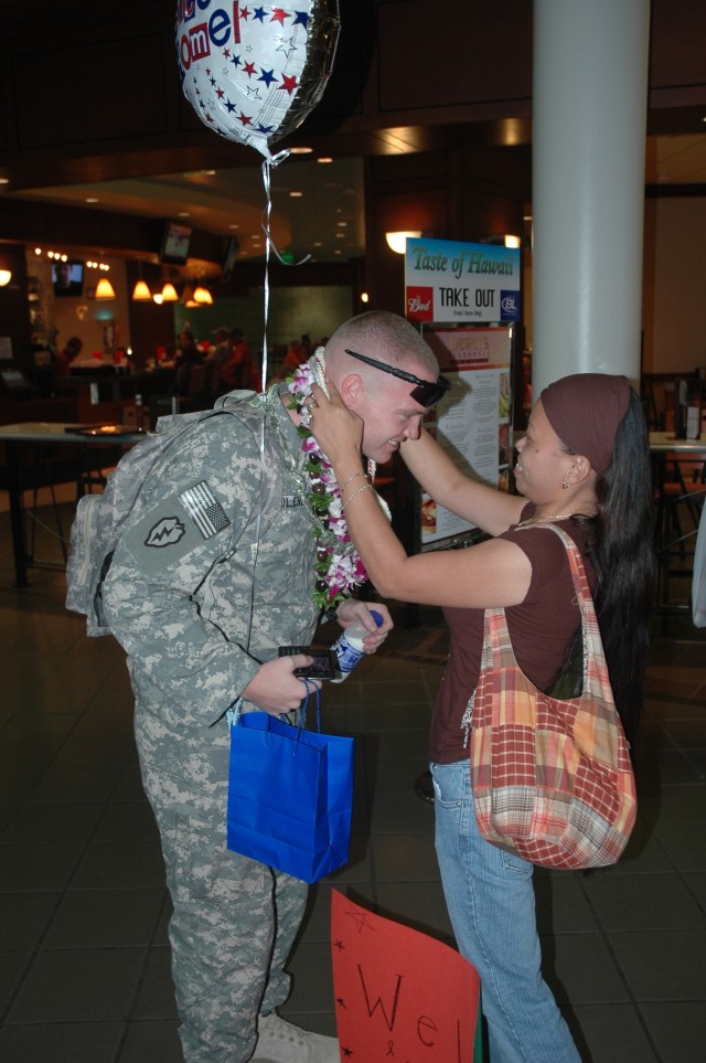 Soldier&#039;s ohana in Hawaii makes return memorable