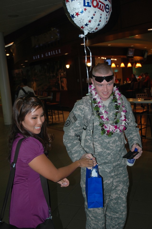 Soldier&#039;s ohana in Hawaii makes return memorable