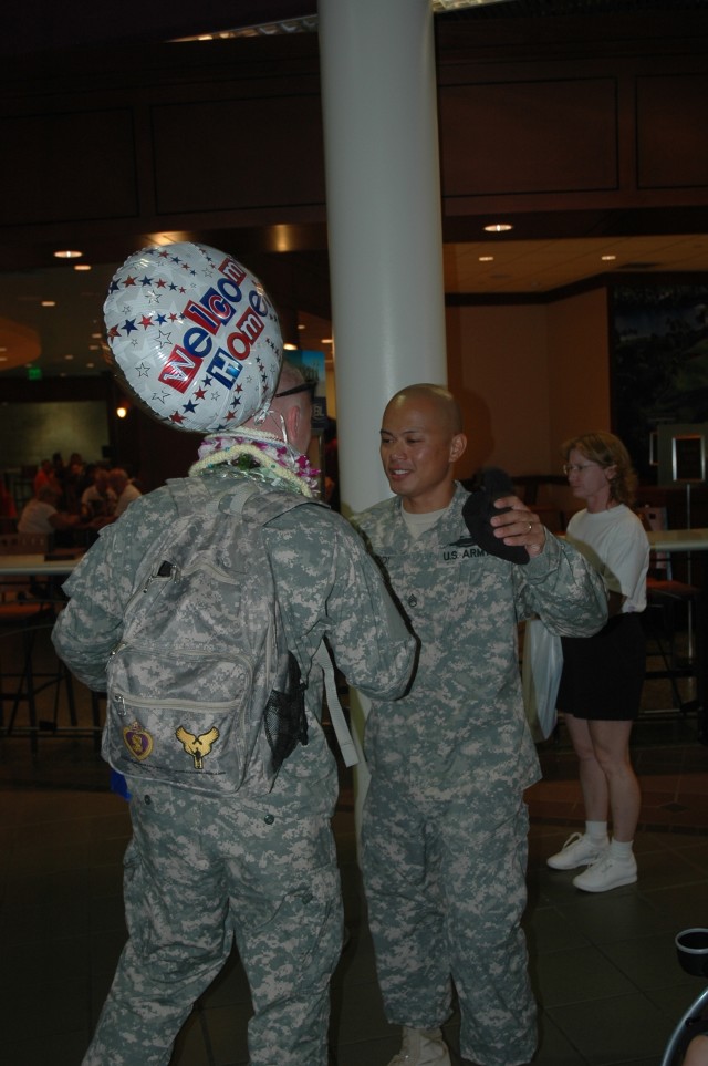 Soldier&#039;s ohana in Hawaii makes return memorable