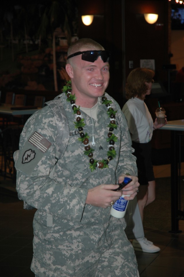 Soldier&#039;s ohana in Hawaii makes return memorable