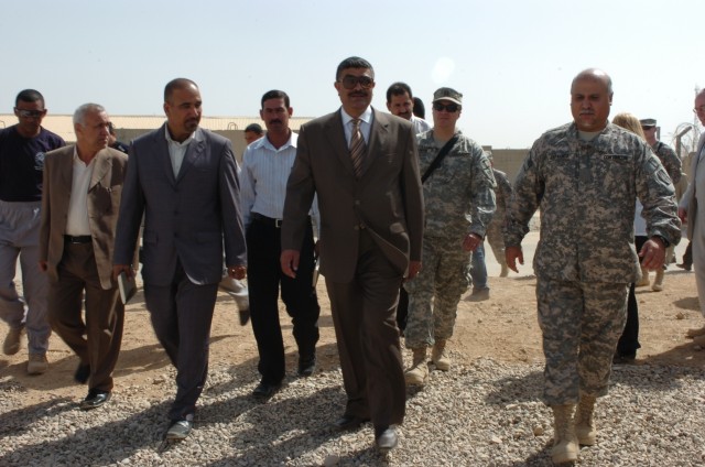 Iraqi leaders visit Balad for economic progress