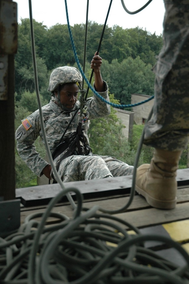 Soldiers learn the ropes on Stuttgart&#039;s rappel tower