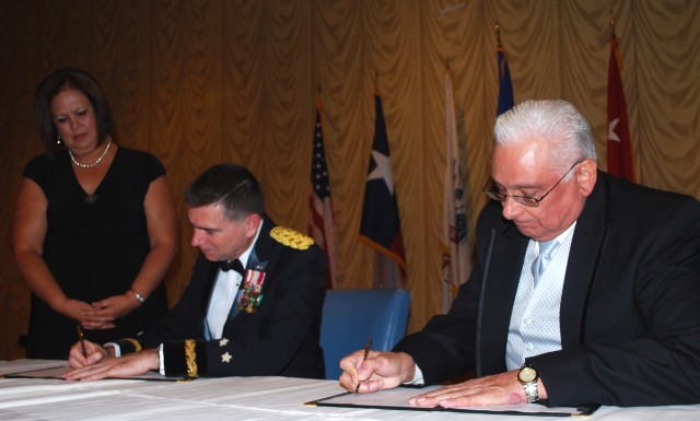 RDECOM and HENAAC sign Memorandum of Understanding