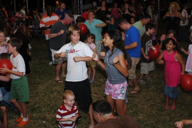 Thousands flock to Schofield for Oktoberfest 2008