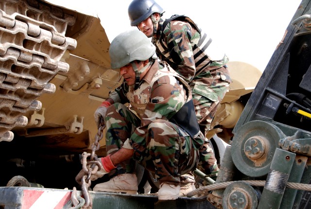 Securing Iraqi tanks for transport 
