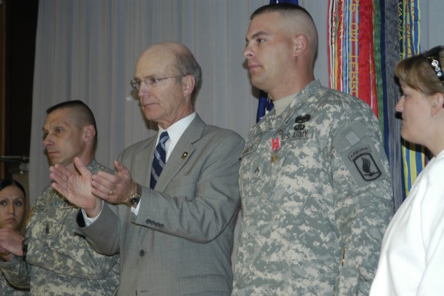 Applause for Bronze Star with &quot;V&quot; Device