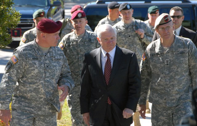 Gates tours Fort Bragg