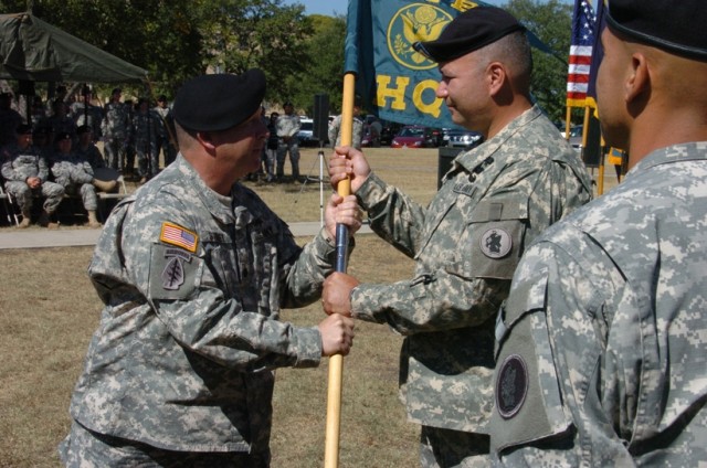 New commander takes charge of Army South HHC