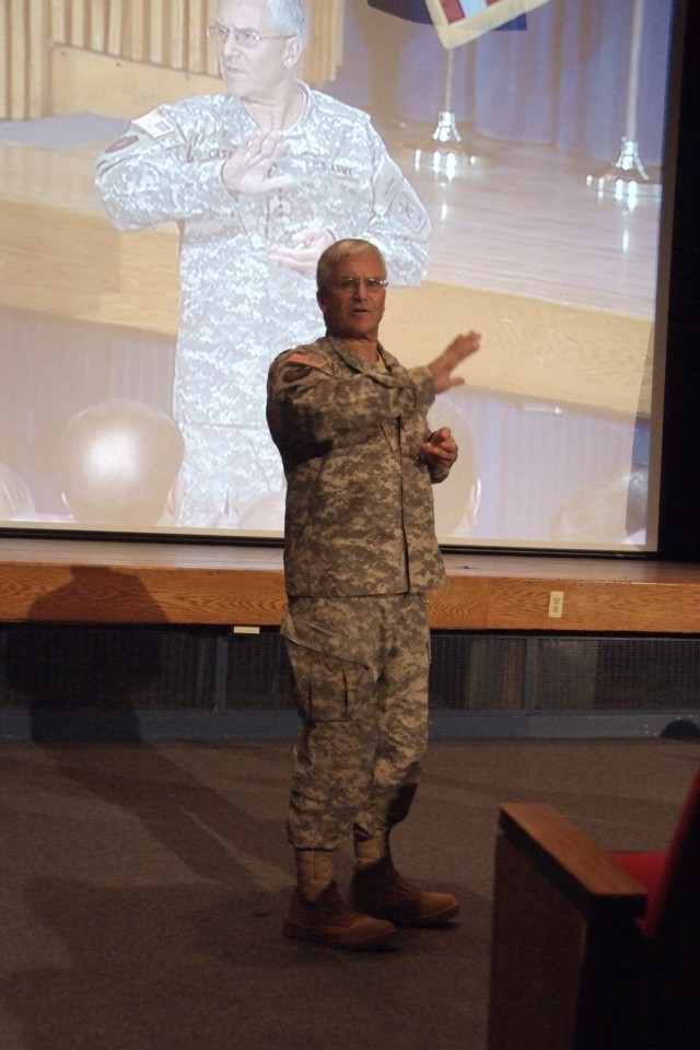 Army&#039;s Chief of Staff visits Fort Monmouth and discusses Army Imperatives