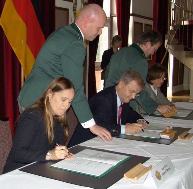 IMCOM-Europe signs environmental agreement