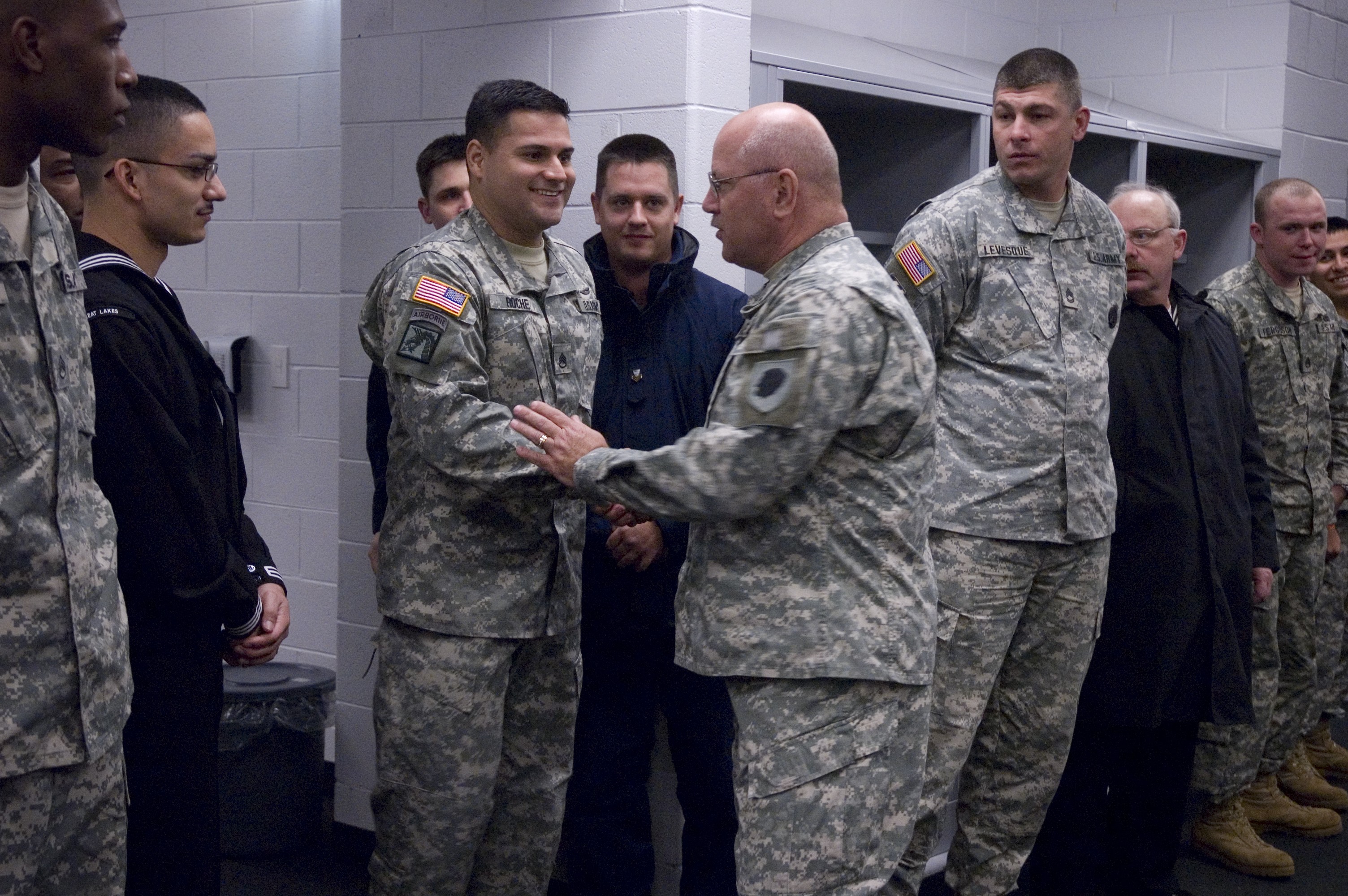 Military service members honored during Chicago bears game…