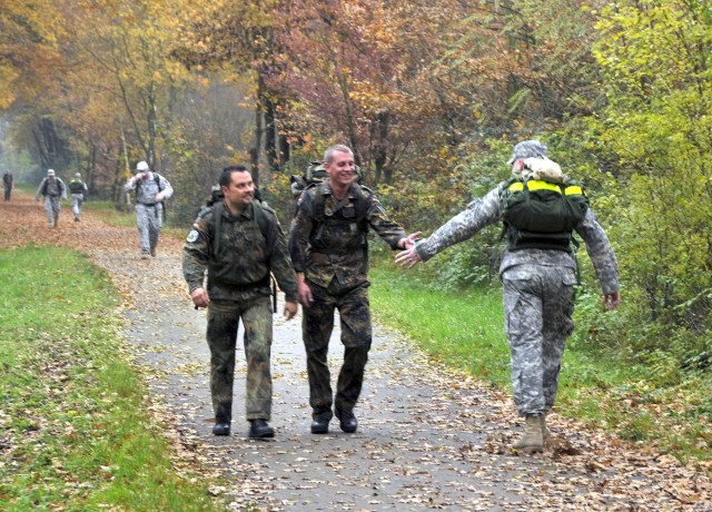 U.S. Signal Soldiers join German servicemembers on march toward armed forces proficiency badge