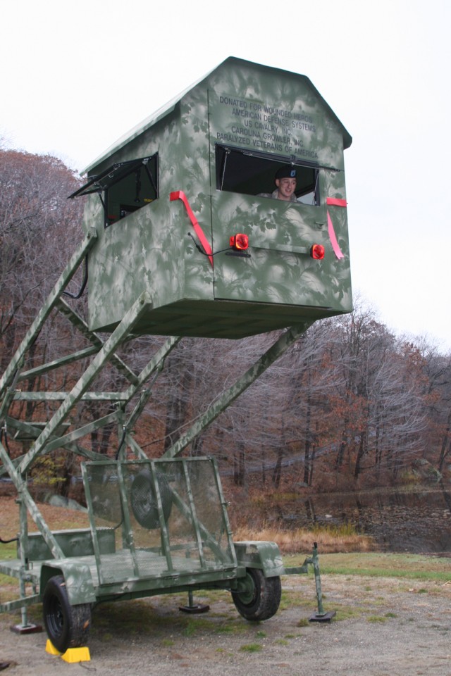 West Point receives hydraulic hunting stand