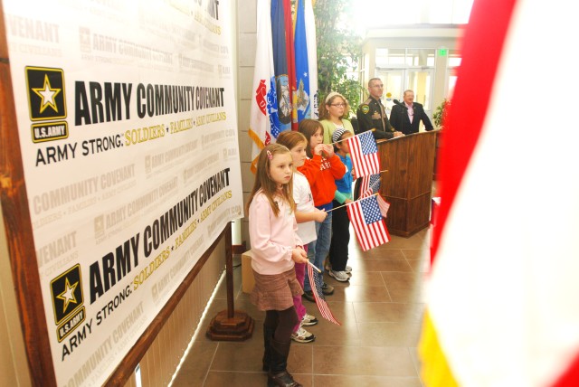 Community, Army leaders, sign covenant at Yakima