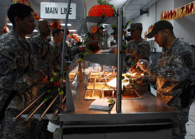 Soldiers enjoy Thanksgiving meal