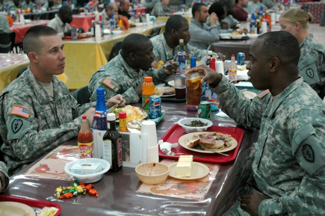 25th ID Soldiers enjoy Tgiving Day