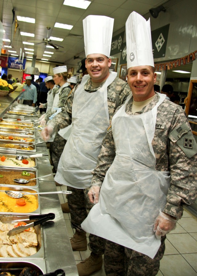 Soldiers&#039; Recipes Spice Up Thanksgiving Meal at Ironhorse Oasis