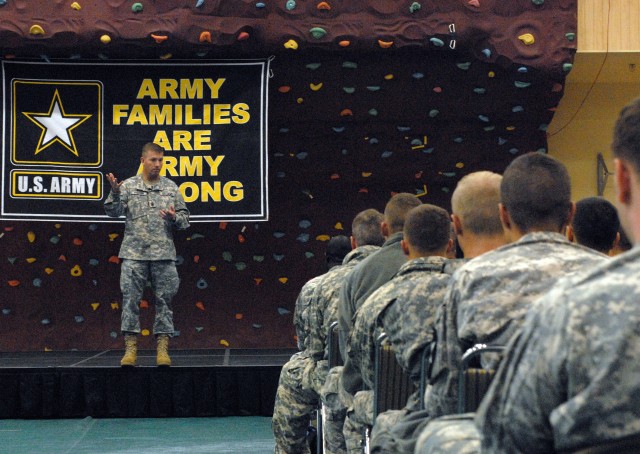 SMA Preston, Wife visit USAG Humphreys, Osan AB