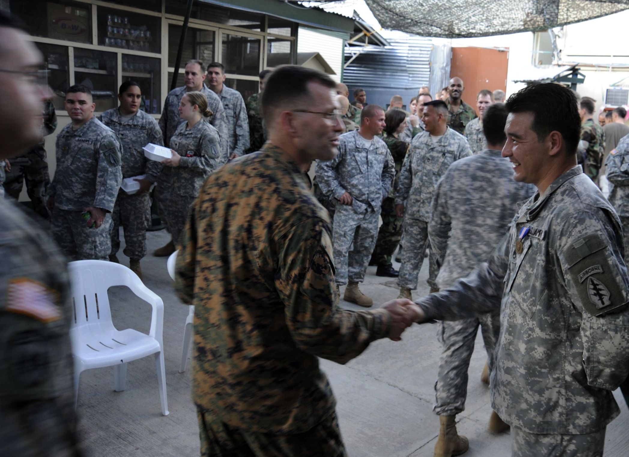 NCO gets Soldier's Medal for rescue of Filipino students | Article ...