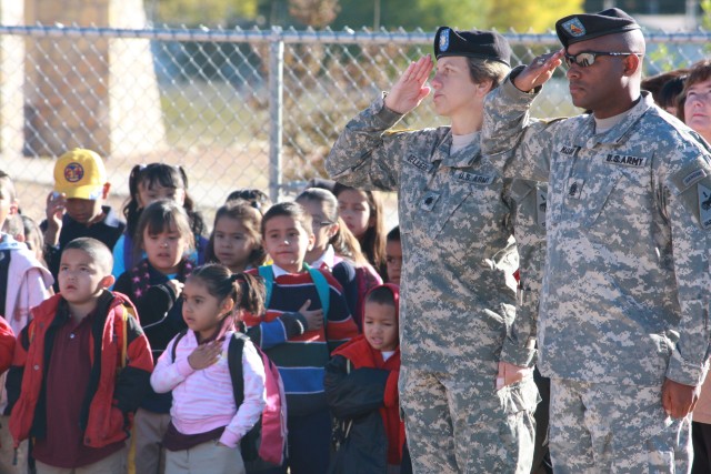 Fort Bliss Soldiers visit local school