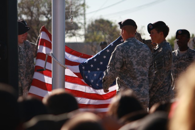 Fort Bliss Soldiers visit local school