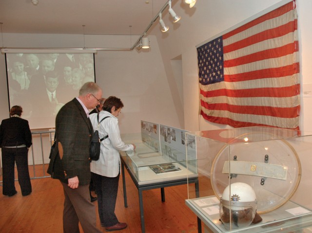 Exhibit traces U.S. presence in Germany