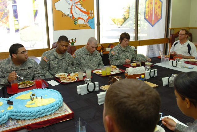 Country singer Tracy Lawrence enjoys lunch with Wagonmaster Soldiers