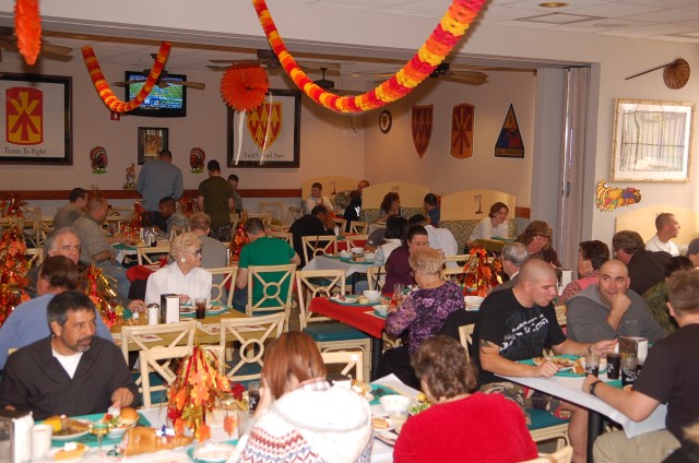 Fort Bliss DFAC celebrates holiday