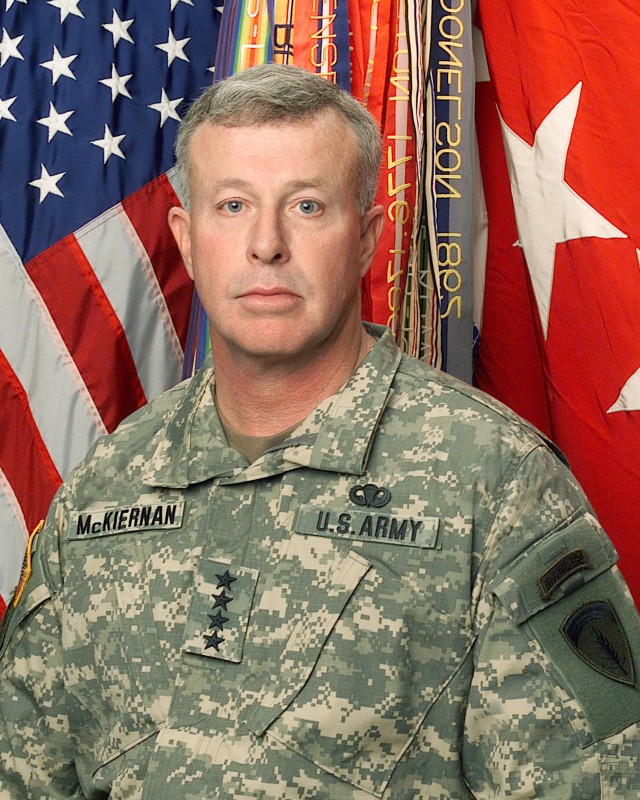 Gen. David D. McKiernan, commander of NATO&#039;s International Security Assistance Force and U.S. Forces Afghanistan