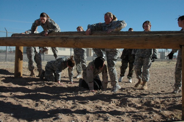 Fort Bliss spouses use teamwork
