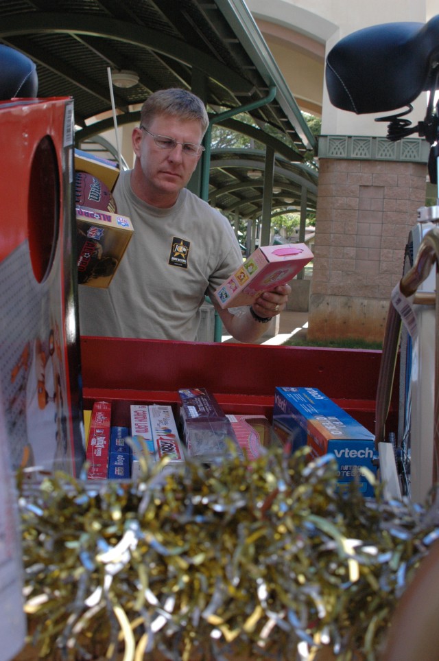 Mele Kalikimaka: Military riders participate in Toys For Tots run